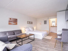 Modern Suite 7 Mins to Disney World and Universal